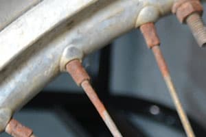cleaning rusty bike spokes